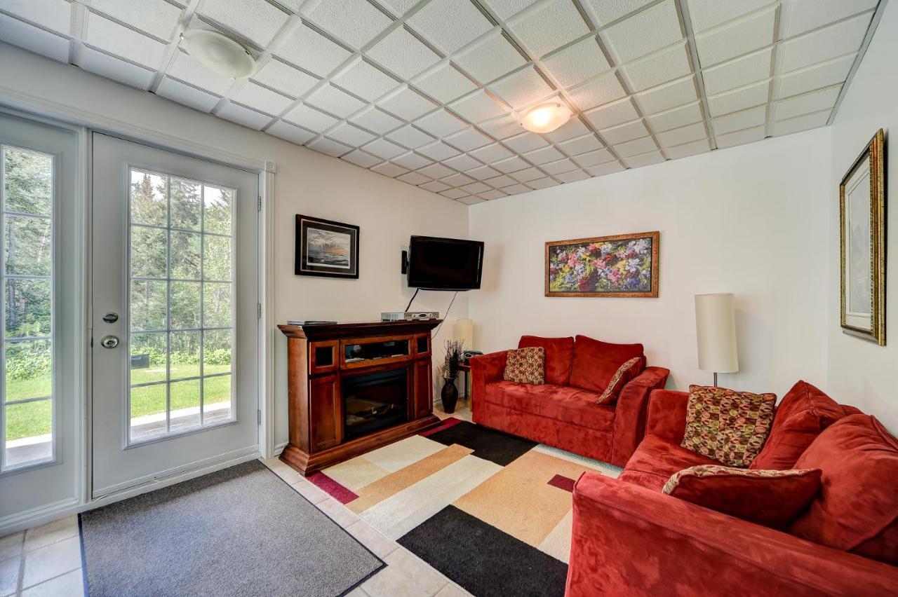 32 B De Vebron Apartment L'Anse-Saint-Jean Exterior photo